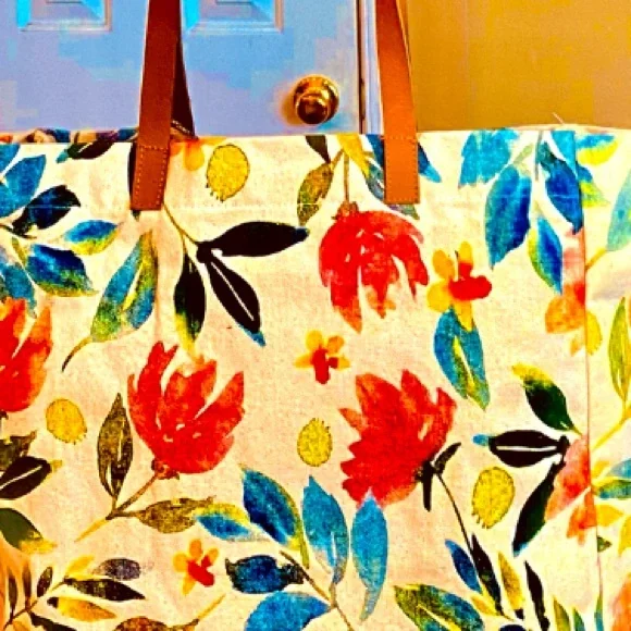 🎁Sold🎁Ecco lo  Gorgeous Floral Canvas Pompom  Shopping Tote bag.Made in India - Picture 8 of 9